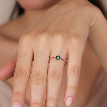 CARINA 14K Gold Tullip Engagement Emerald Ring