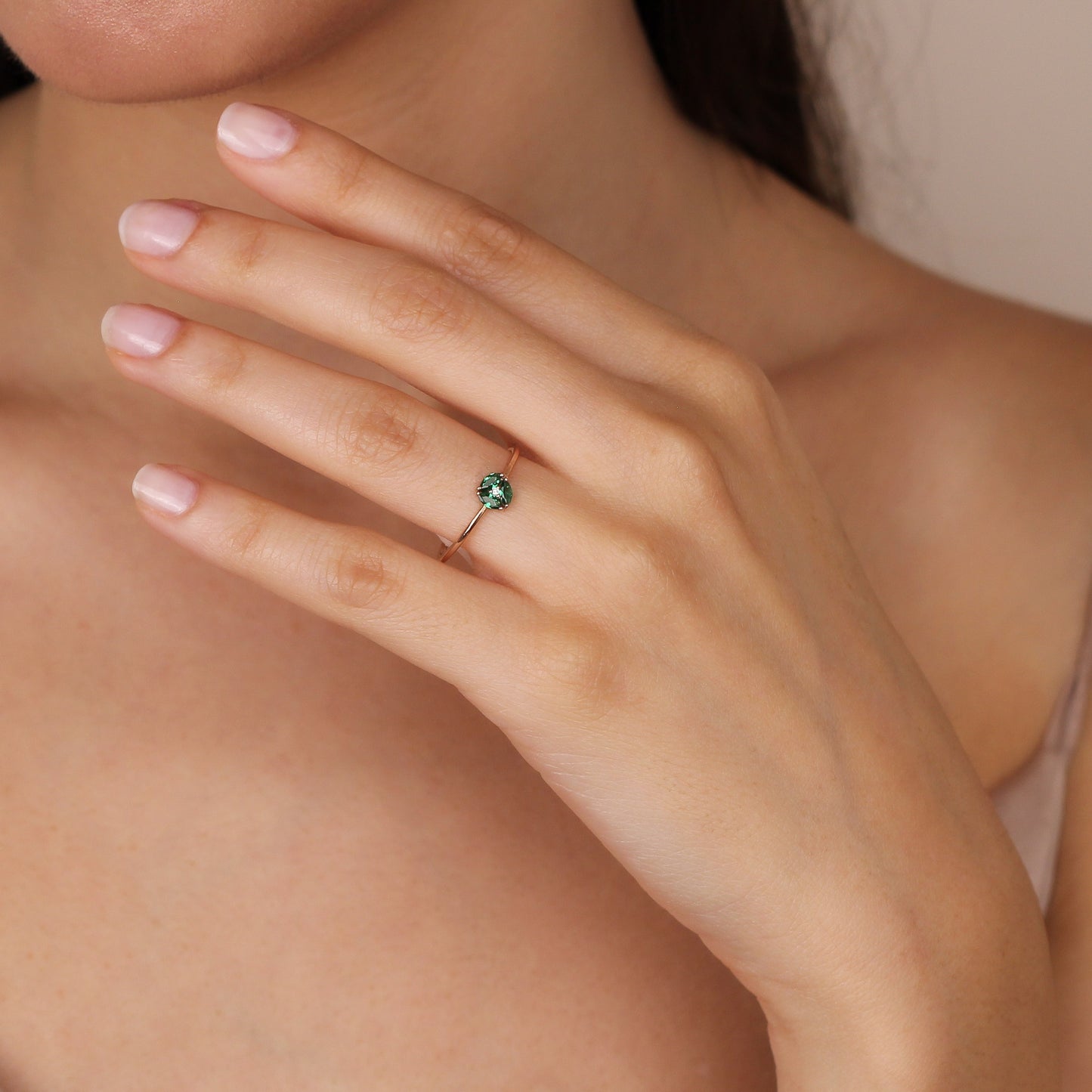 CARINA 14K Gold Tullip Engagement Emerald Ring