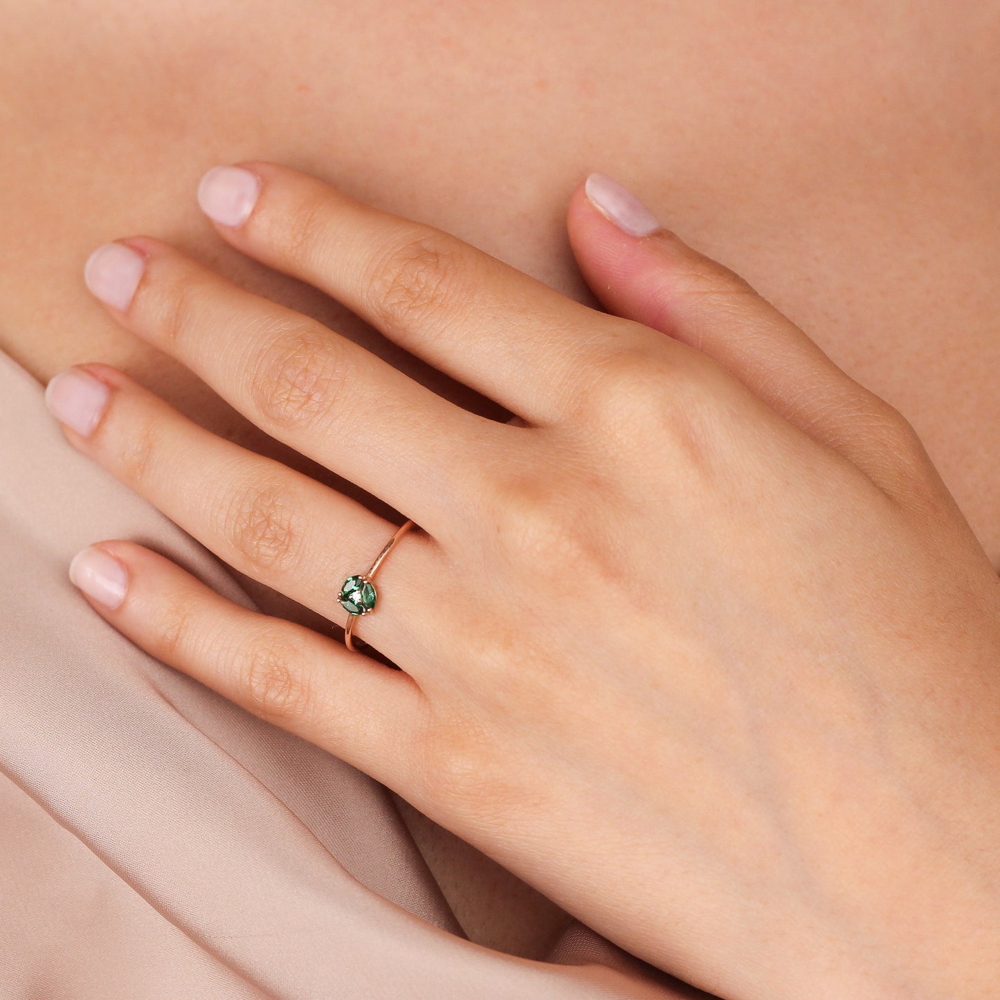 CARINA 14K Gold Tullip Engagement Emerald Ring