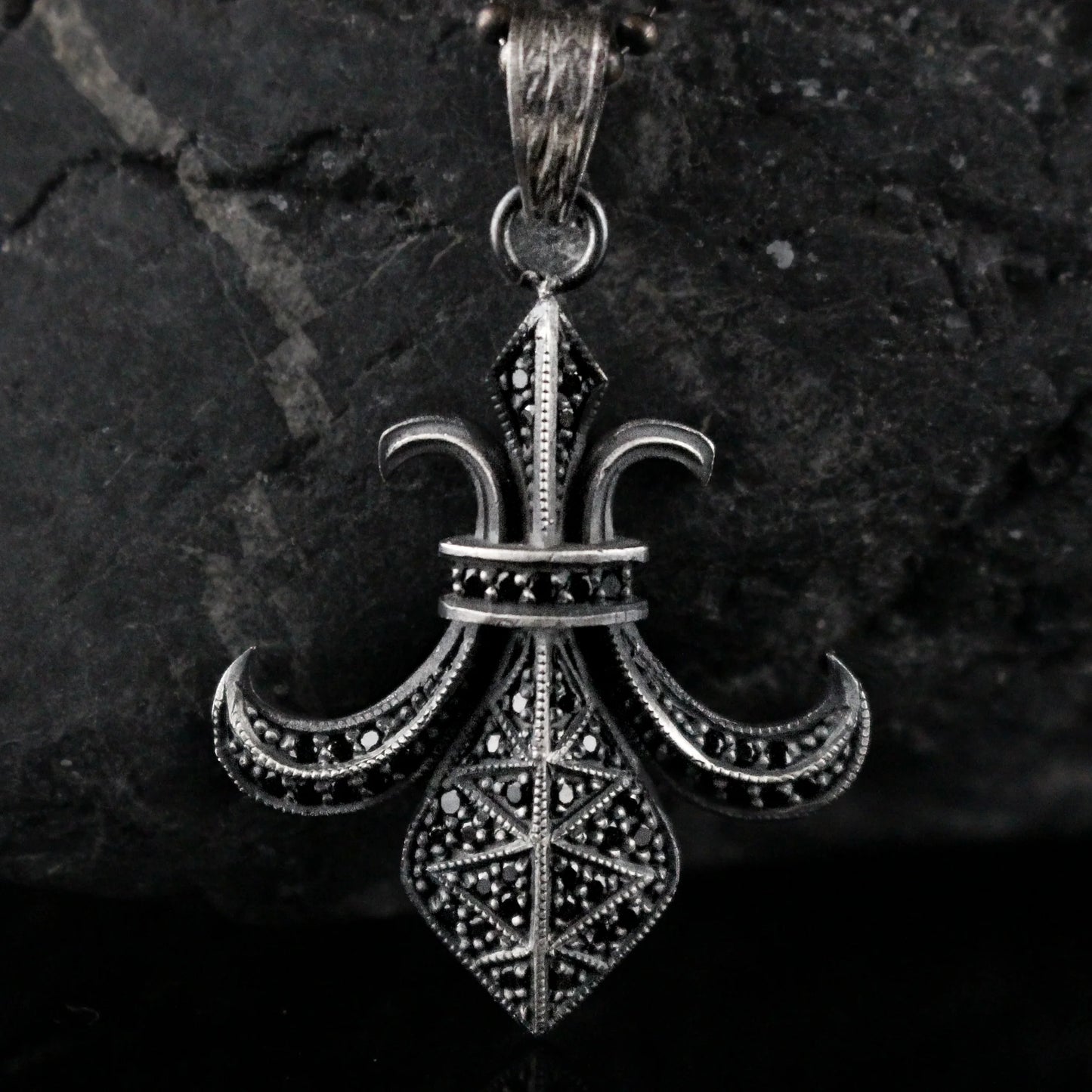 Exquisite Fleur-de-Lis Necklace in 925 Sterling Silver | Symbol of Elegance Oendant Necklace