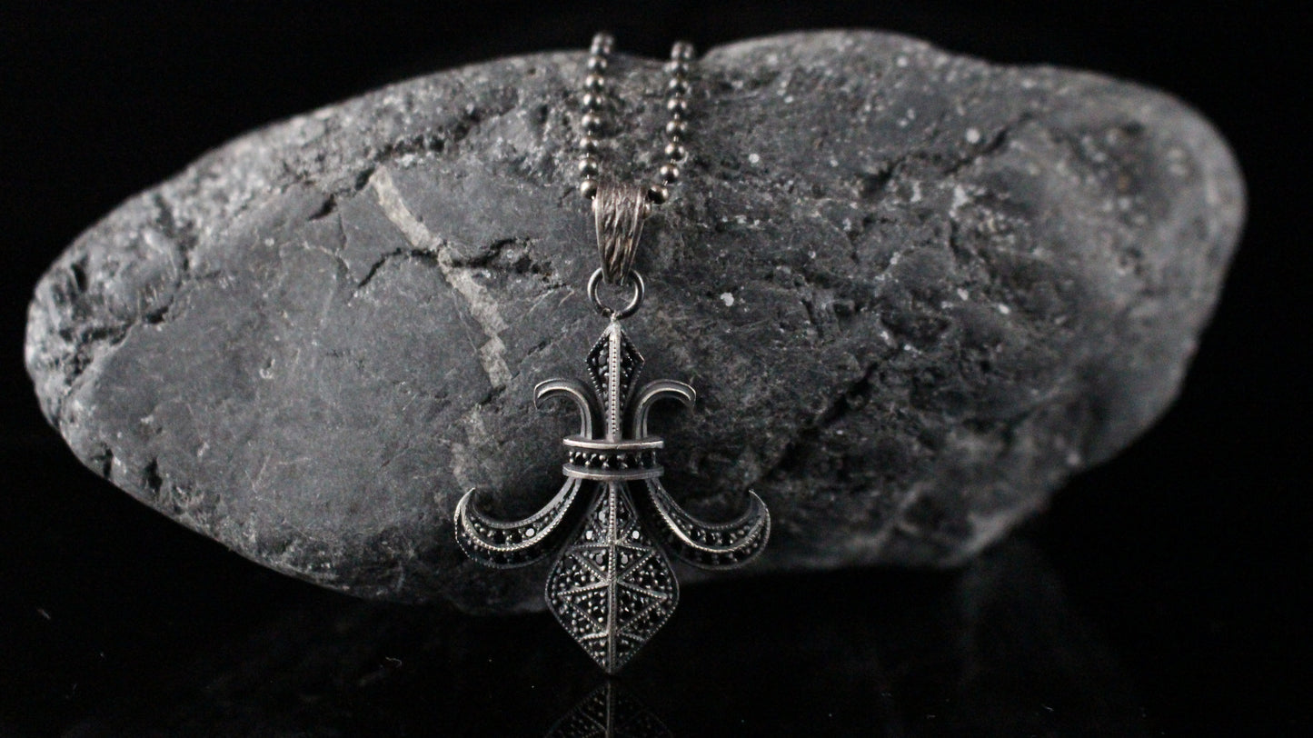 Exquisite Fleur-de-Lis Necklace in 925 Sterling Silver | Symbol of Elegance Oendant Necklace