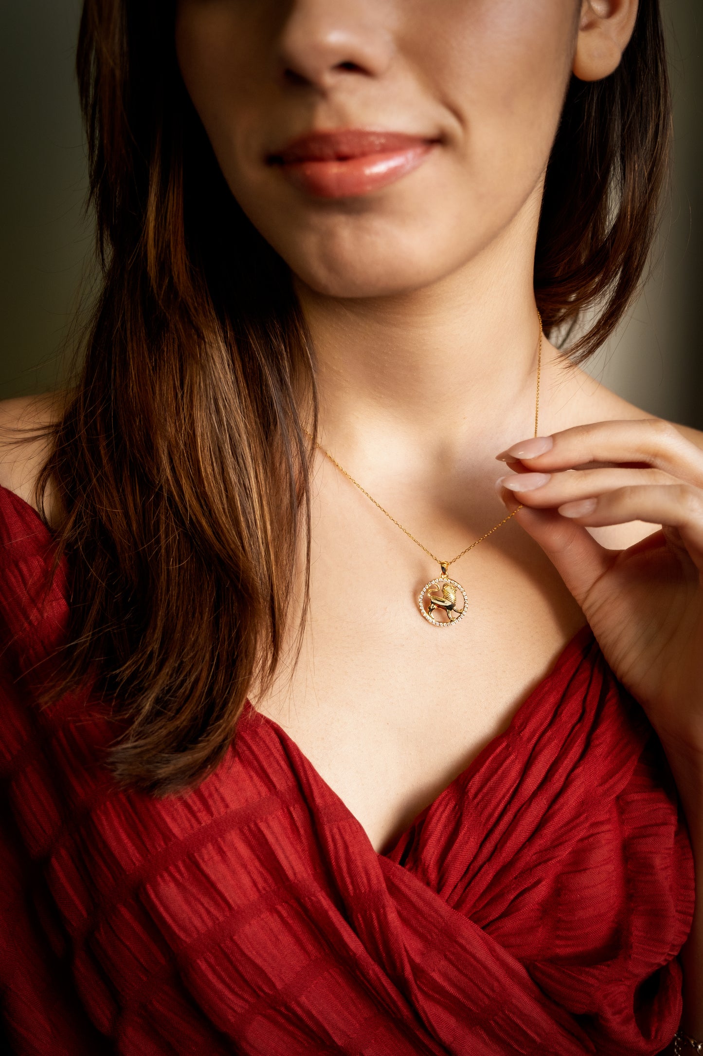 LEO Zodiac Necklace with Halo | Astrology-Inspired Gold & Silver Pendant Featuring Zircon or Diamonds