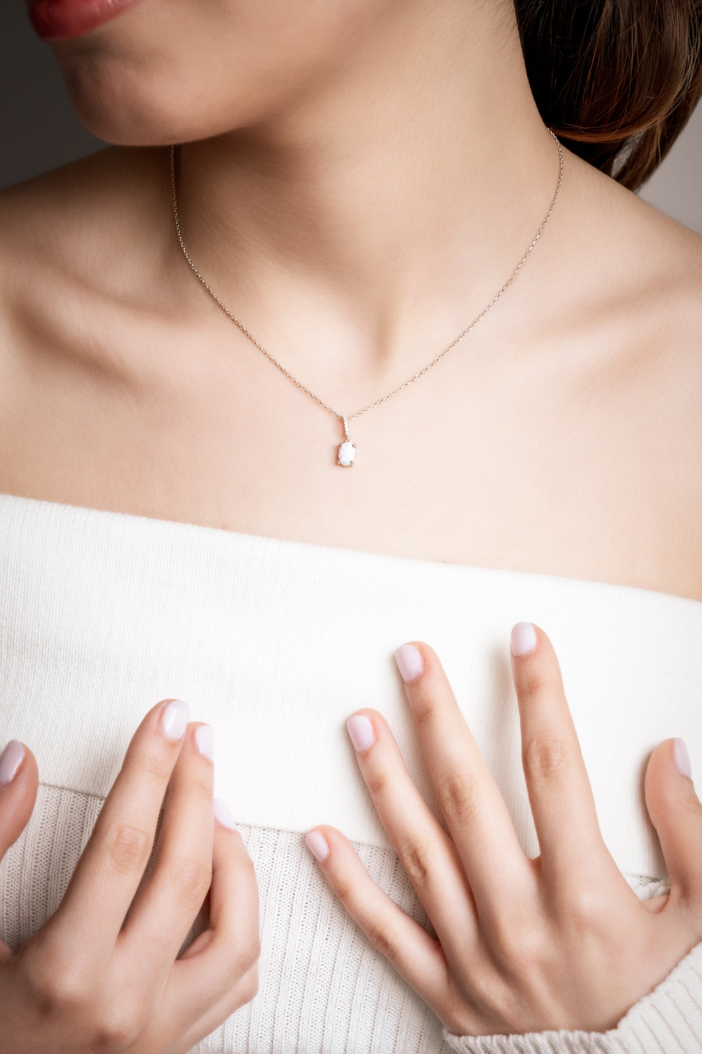 LUNA Timeless Oval Opal Necklace | Natural Gemstone Pendant in Silver & Gold