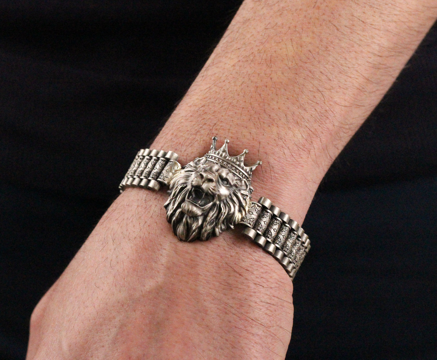 Sterling Silver Men's Royal Lion Head Bracelet | Bold and Sophisticated Design