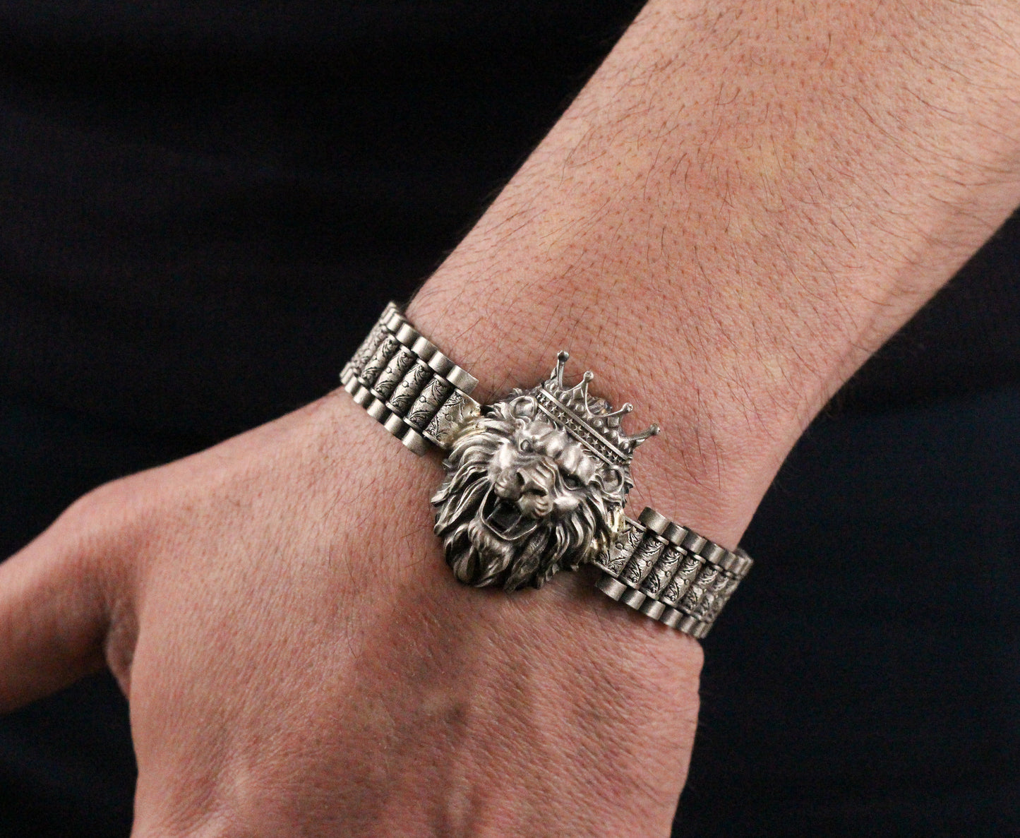 Sterling Silver Men's Royal Lion Head Bracelet | Bold and Sophisticated Design