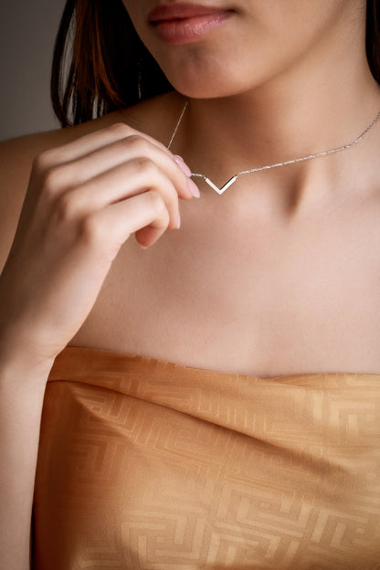 VANDIE Simple Chevron V Shape Necklace | Minimalist Gold & Silver Pendant