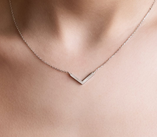 VANDIE 14K Gold Chevron V Shape Necklace